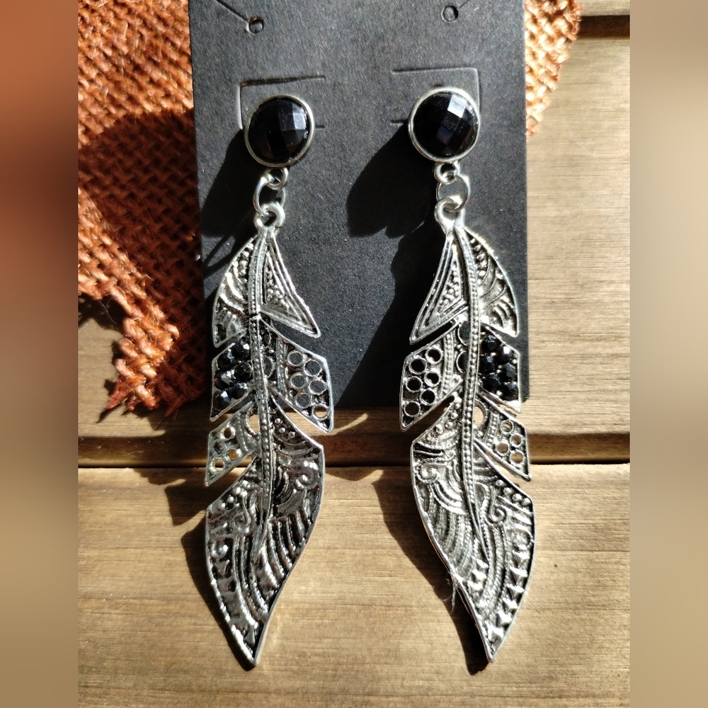 Silver And Black Rhinestone Leaf Pattern Earrings - image 3